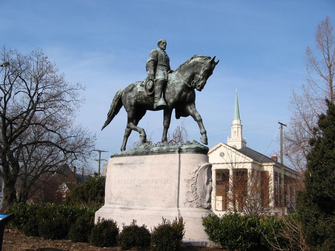 Lee Park, Charlottesville, VA. CVille dog. CC BY-SA.