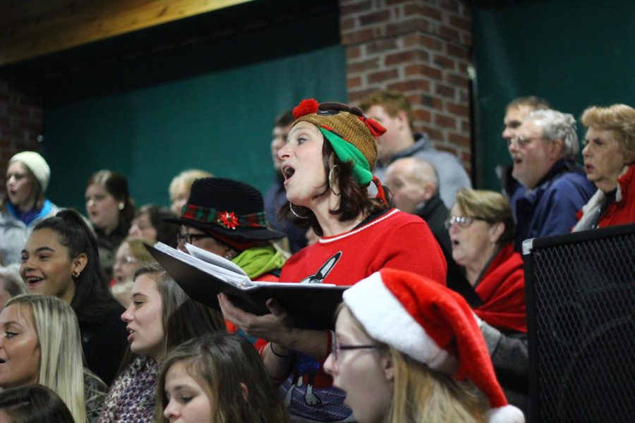 Carrie Gary sings with Advanced Choir and First Baptist Choir at the 2016 Light Up Mt. Washington Festival.