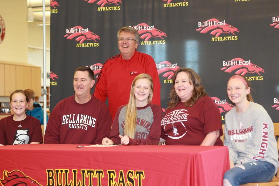 Here+is+Kathleen+Scott+and+her+family+after+she+signed+to+Bellarmine.+