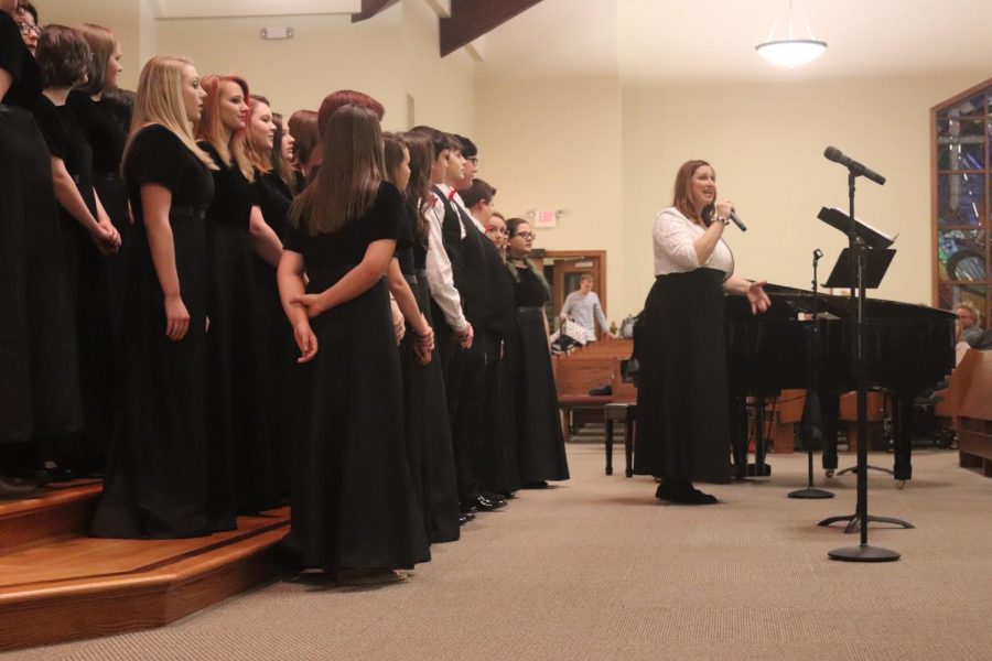 Choir director Carrie Gary introducing the first group of students at Mondays concert.