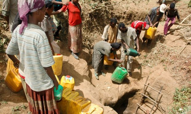 Africans+in+desperate+need+of+water.