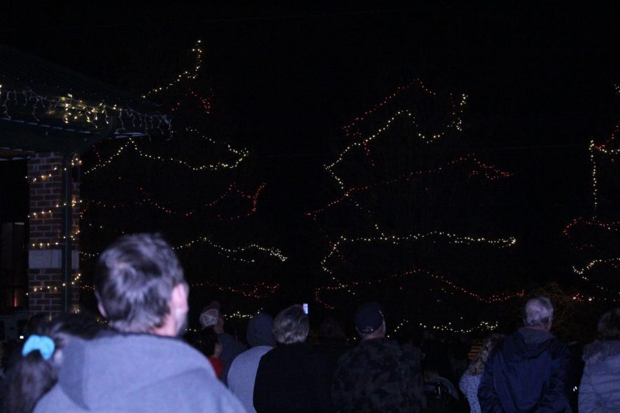 After the singing of various choirs and the parade, citizens gather to watch the lighting of multiple Christmas trees and nearby buildings. Once everything was lit, fireworks were set off. I think probably the biggest event change was a much larger display of fireworks that I thought were quite impressive, said mayor Barry Armstrong. 