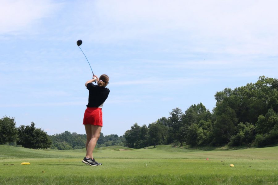 Senior+Alayna+Wells+completing+her+back+swing+at+the+Bluegrass+Invitational+on+Aug.+21.+Photo+taken+by+Katelyn+Powers
