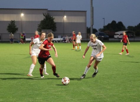 Lilly Reid dribbles the ball as two Bardstown players come after her. Compared to the Fern Creek game two days prior, Reid saw that the team can win games but still have a lot of room to grow. “I think Fern Creek, like we were supposed to win that game, whereas Bardstown is really good, I mean they were pretty athletic,” Reid said.