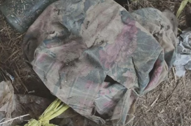 The bedsheet found in the barn, and missing from Jessica's bed.