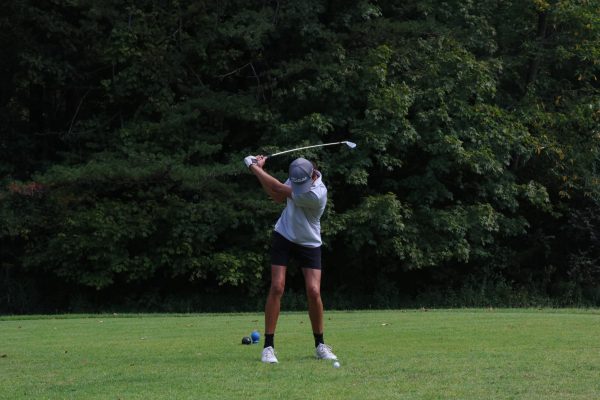 Sam Bates teeing off on hole 1 on the qual chase tournament